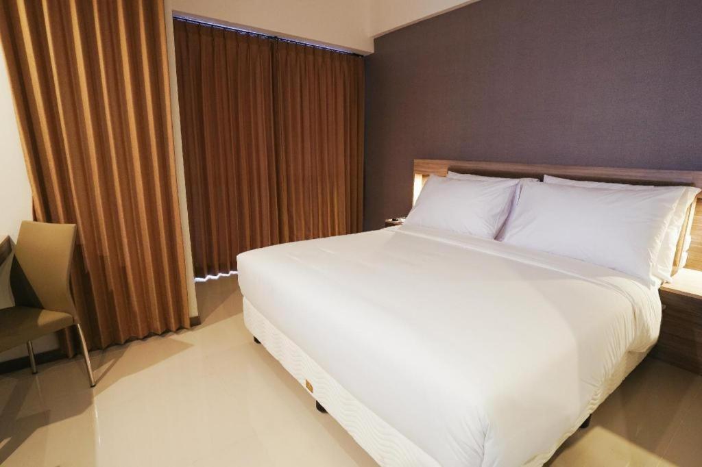 My Tower Hotel Surabaya Ngoại thất bức ảnh